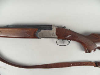 Vente aux enchères 81- Fusil superposé de fabrication italienne Calibre 12/70. Canons de 