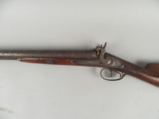 Vente aux enchères 84- Fusil juxtaposé  à percussion calibre 16 à la livre. Canons damas 
