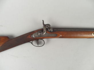 Vente aux enchères 88- Fusil à Percussion calibre 16 à la livre. Crosse anglaise quadrill