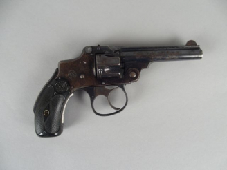 Vente aux enchères 217- Révolver Smith et Wesson à brisure hammerless calibre 32 S W à 5 