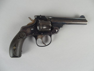 Vente aux enchères 219-Révolver Smith et Wesson à chien calibre 32 S W à 5 coups numéro «