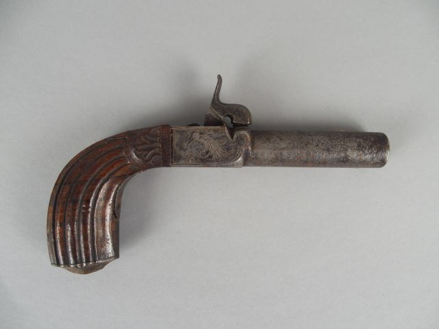 221- Pistolet de poche à percussion à coffre, canon rond en faux damas