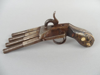 Vente aux enchères 234- pistolet type patte de canard à 4 canons à percussion et à coffre
