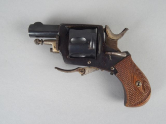 Vente aux enchères 236- Revolver de poche calibre 320. Canon rayé. Sureté par verrouillag