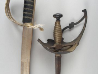 Vente aux enchères 242- Copie de sabre courbe fabrication indienne moderne, idéal pour sa