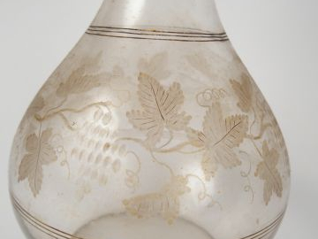 Partie de service de verres en cristal et série de carafes