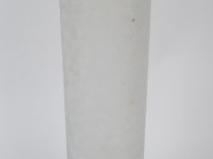 Vase tube Napoléon III de style Empire en cristal givré, à décor doré 