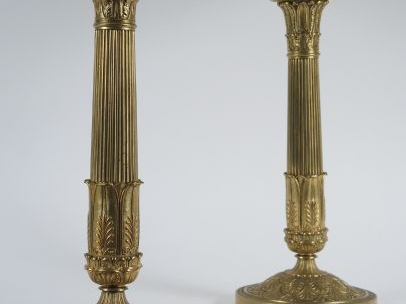 Paire de chandeliers Restauration, montés en lampe