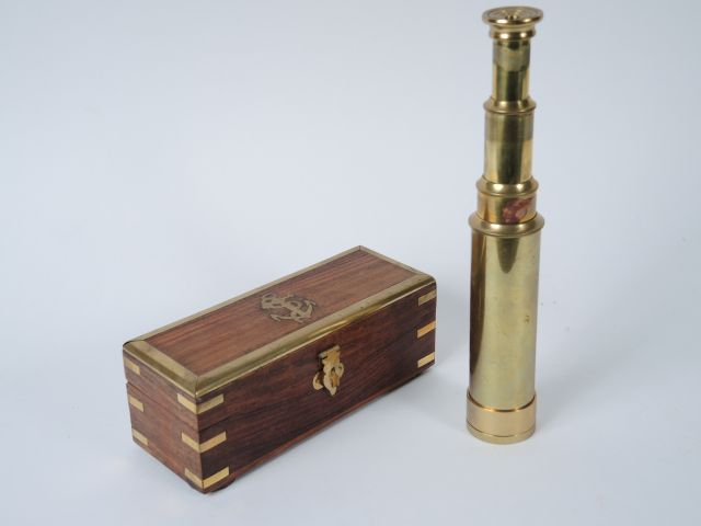 Longue vue, dans sa boîte en acajou