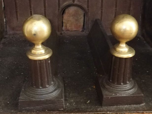 Paire de chenets XIXe en fonte et bronze