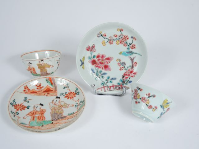 	Lot de 2 sorbets avec présentoirs en porcelaine de la famille rose, à