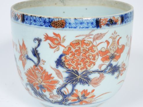 	Petite coupe en porcelaine d’Imari chinois à décor de lotus. Chine, C