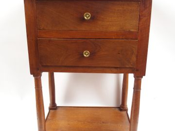 Chiffonnier Directoire en noyer, ouvrant à deux tiroirs, plateau d’ent