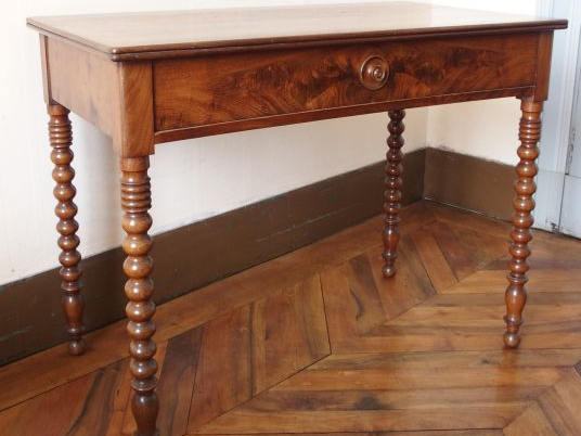 Table à écrire Louis-Philippe en acajou, piétement chapelet (plateau f