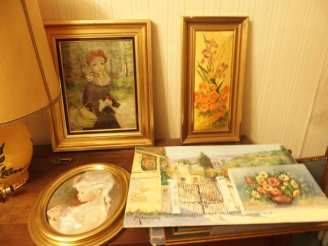 Vente aux enchères 4 encadrements sur plaque, on y joint 10 encadrements ou reproductions