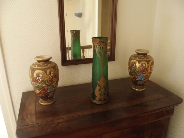 Paire de vases en porcelaine de Satzuma on y joint un grand vase en ve