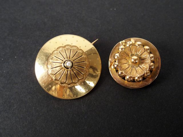 2 broches en or jaune Napoléon III. Poids: 7,6gr