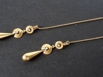 Vente aux enchères Paire de boucles d'oreilles Napoléon III en or jaune, montées en négli