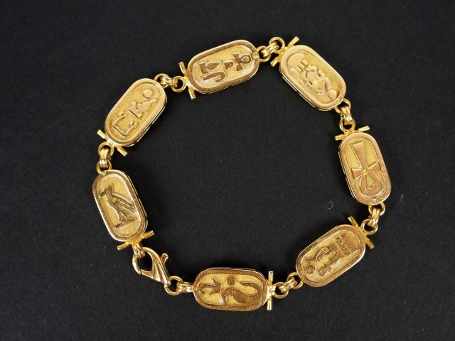 Bracelet égyptien en or jaune. 20cm Poids: 25,5gr