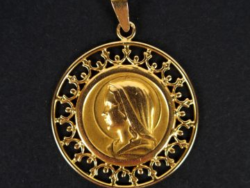Médaille religieuse en or jaune 14K. Poids: 3,5gr