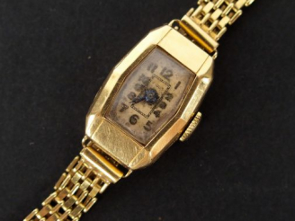Vente aux enchères Montre de dame en or jaune. Poids tel: 13,8gr