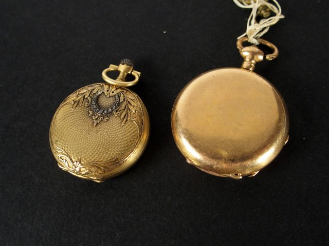 2 montre de col en or jaune. Poids tel: 40gr