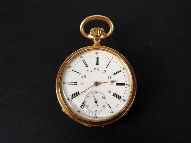 Jolie montre de gousset en or jaune, ancre ligne droite, levées visibl