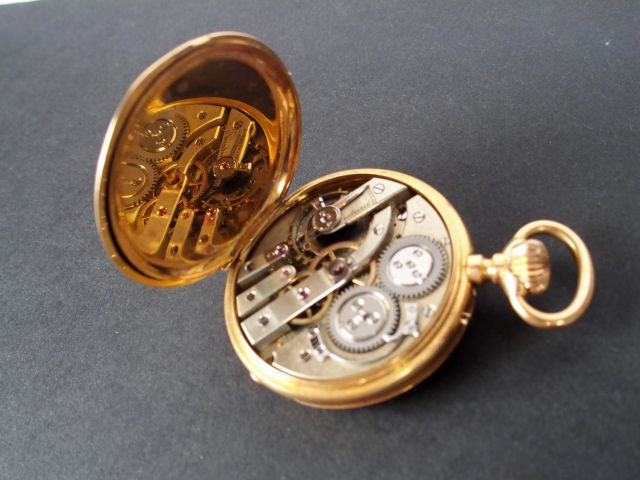 Jolie montre de gousset en or jaune, ancre ligne droite, levées visibl