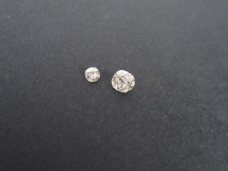 Vente aux enchères Diamant taille coussin de 0,80cts environ sur papier. On y joint un di