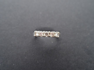 Vente aux enchères Alliance monture or blanc, ornée de 5 brillants de 0,15cts environ. TD
