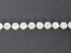 Bracelet monture or blanc 14K, orné de 42 médaillons en forme de fleur