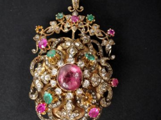 Vente aux enchères Pendentif porte photo en or jaune 14K, orné de diamants taille rose, s