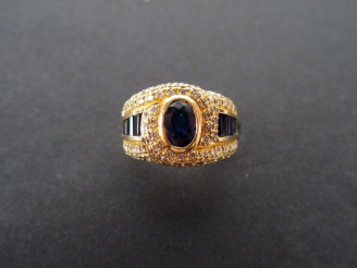 Vente aux enchères Bague monture moderne or jaune, serti d'un saphir de 1cts environ épau