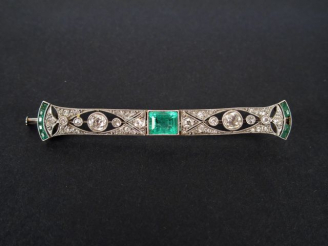Vente aux enchères Broche barette Art déco monture platine, pavage de diamants taille anc