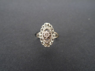 Vente aux enchères Bague marquise monture or blanc ornée en son centre d'un brillant de 0