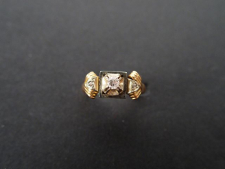 Vente aux enchères Bague 1950 monture or jaune ornée d'un brillant de 0,10cts environ et 