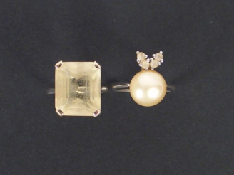 Vente aux enchères Bague monture or blanc, ornée d'une citrine taille rectangulaire de 13
