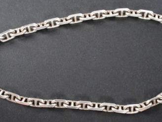 Vente aux enchères Collier chaînons en argent.  42cm environ Poids: 61,4gr