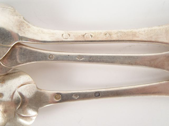 Cuillère en argent XVIII eme. On y joint une fourchette en argent, poi