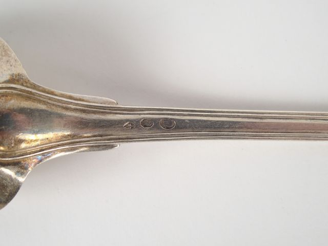 Cuillère à ragout, poinçon au coq, modèle à filet, spatule gravée d'un