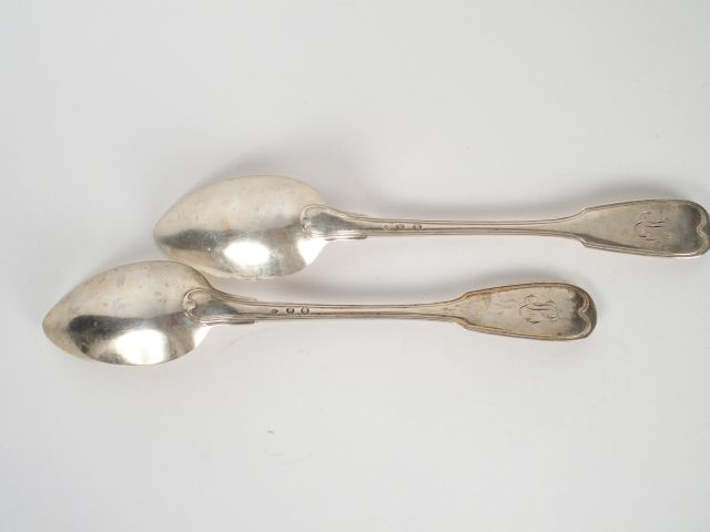 Paire de cuillères à ragout en argent, poinçon au coq. Poids : 240 g