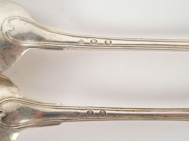 Paire de cuillères à ragout en argent, poinçon au coq. Poids : 240 g