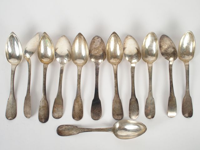 12 grands cuillères en argent, poinçon dépareillés (au coq et Minerve)
