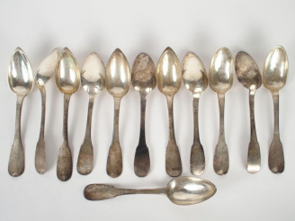 Vente aux enchères 12 grands cuillères en argent, poinçon dépareillés (au coq et Minerve)