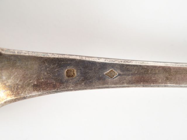 Cuillère à ragoût en argent, poinçon Minerve (à vérifier). MO : NI. Lo