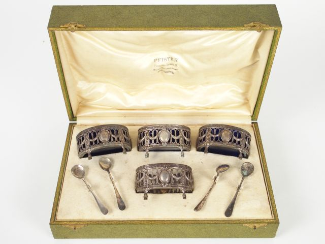 Suite de quatre salerons de style Louis XVI en argent, poinçon Minerve