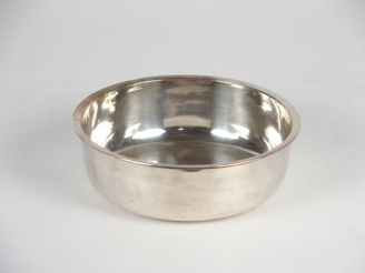 Vente aux enchères BOINTABURET. Jatte creuse en argent, poinçon, Minerve. Poids : 270 g