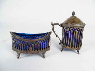 Vente aux enchères Nécessaire de table de style Directoire en argent, poinçon Minerve, dé