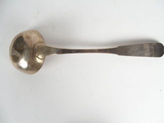 Vente aux enchères Louche en argent, poinçon Minerve. MO : GD. Poids : 250 g