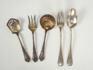 Vente aux enchères Nécessaire à douceur trois pièces en argent et vermeil de style rocail